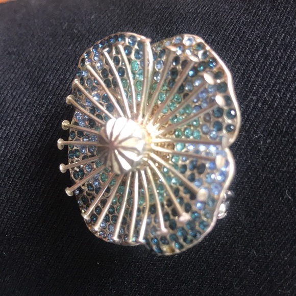 Marc Jacobs Jewelry - Marc Jacobs Brooch Designer Jewellery blue crystals/rhinestone flower
